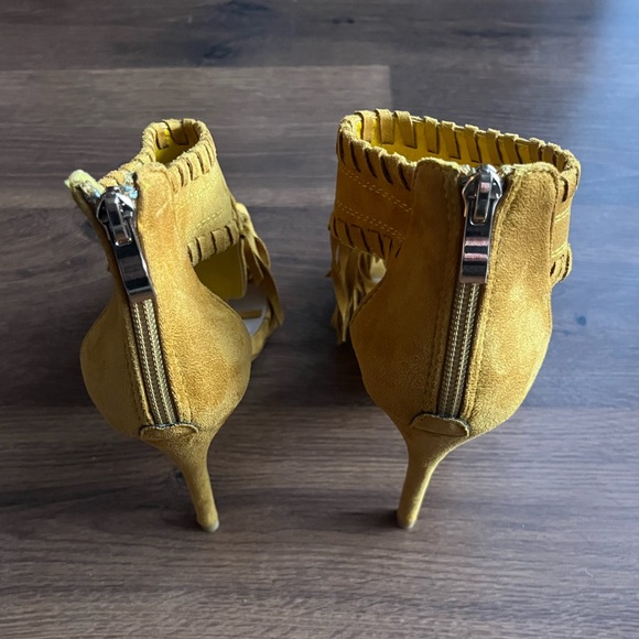 💛 Fringed Mustard Yellow Women’s Stiletto Heels 💛 - Picture 2 of 11